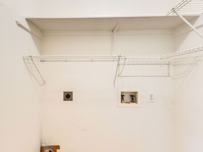 Building Photo - 3600 Cheyenne St