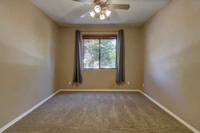 Building Photo - Beautiful 4 bedroom 2 bathroom home in Prescott!