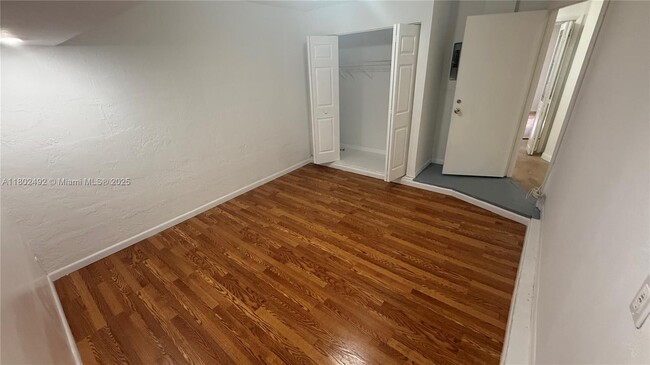 Building Photo - 10583 La Placida Dr