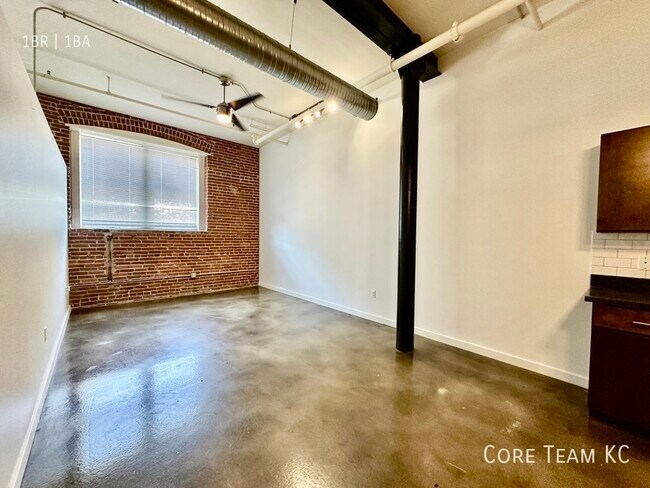 Building Photo - 204 Walnut St
