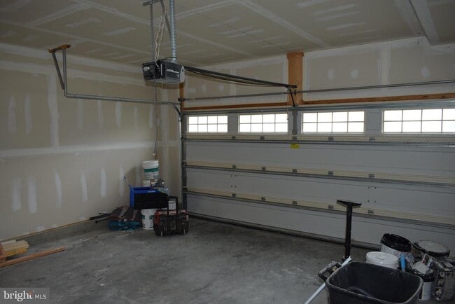 Building Photo - 120 Shiningfield Ct