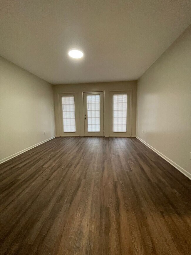 Building Photo - 113 Cantal Dr