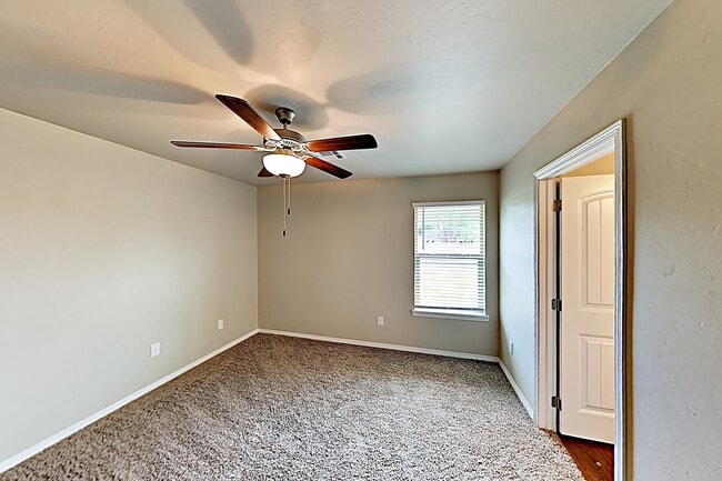 Building Photo - 3 Bedroom, 2 Bath Home in Midwest City