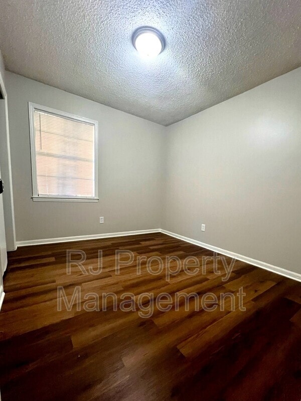 Building Photo - 609 Semple Ave