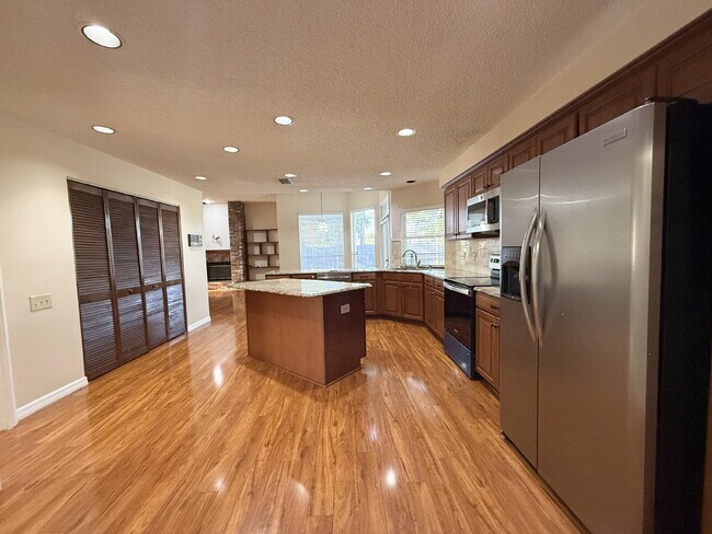 Building Photo - 3107 Westridge Dr