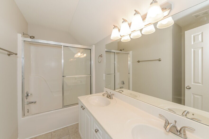 Building Photo - 1403 Teresa Ln