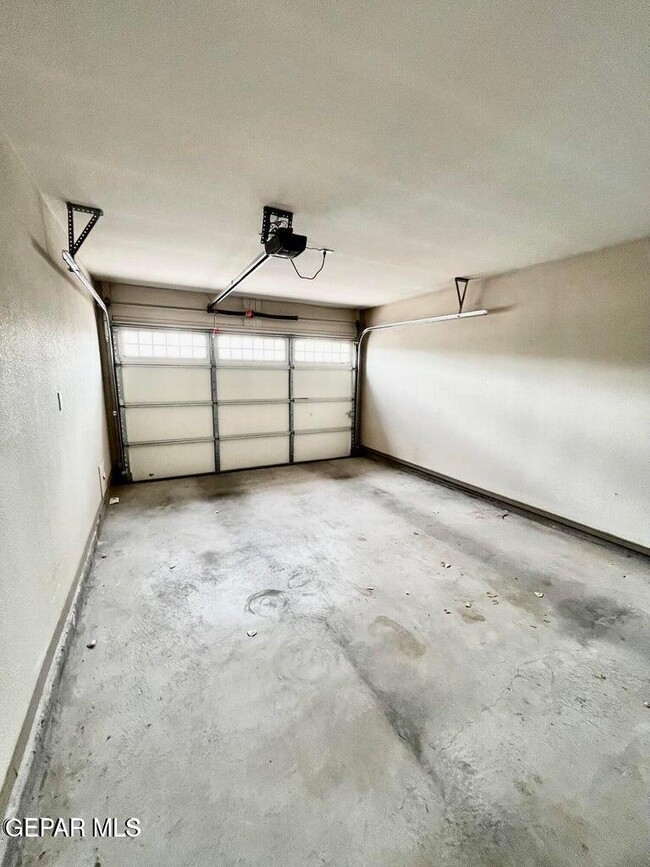 Building Photo - 12777 Tre Maximiliano Ave