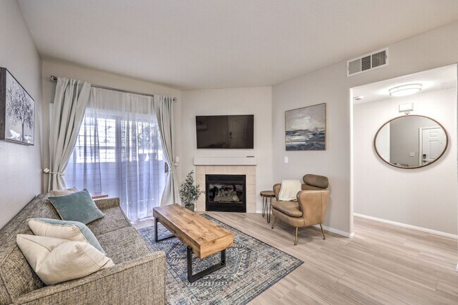 Building Photo - fully furnished, 1 bed, 1 bath condo in gated community