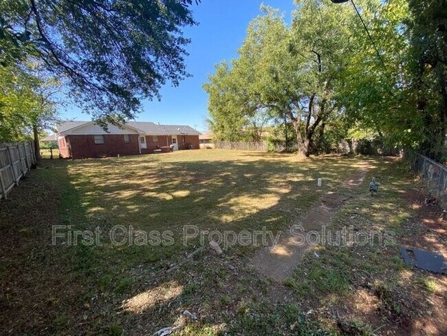 Building Photo - 6300 N Wildewood Dr