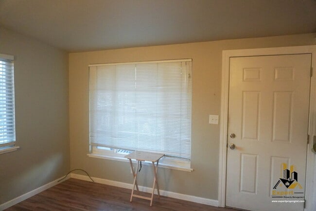 Building Photo - 125 B St