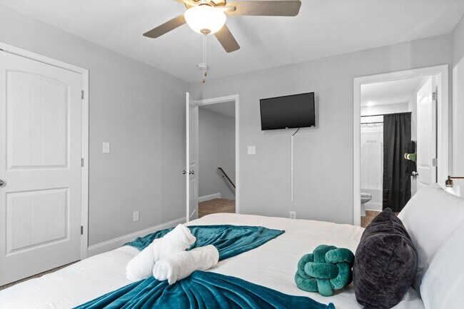 Building Photo - Modern Comforts in Clarksville – Stylish 2...