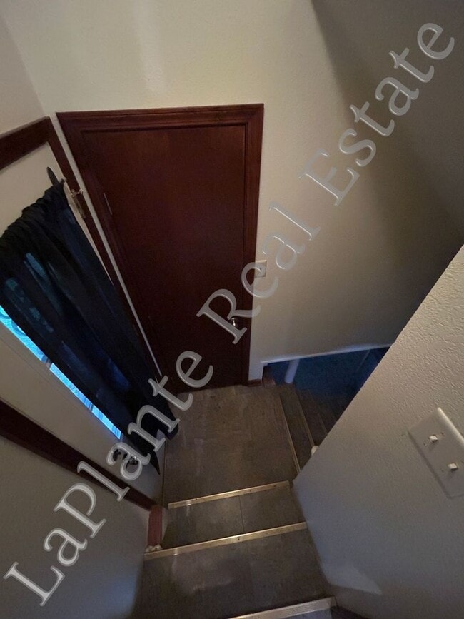Building Photo - Charming and Cozy 2-Bed Home with Fenced Y...