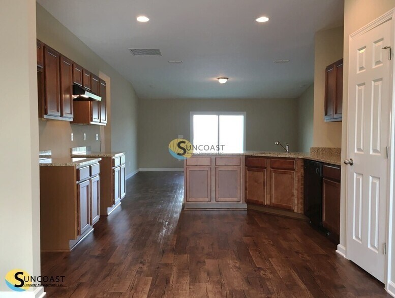 Building Photo - 8175 Golden Bamboo Dr