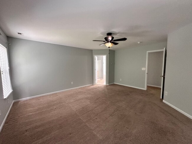 Building Photo - Exclusively Offered By Muse Realty Rentals...