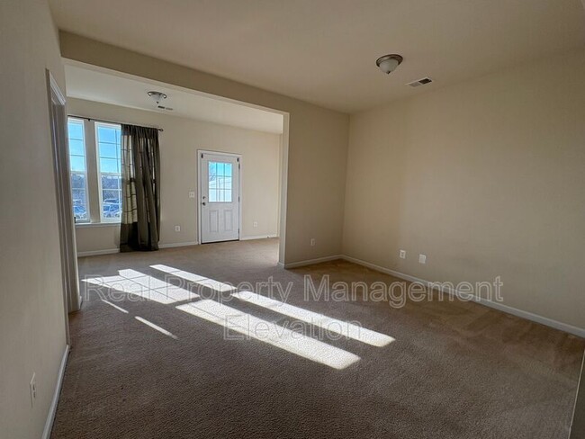 Building Photo - 249 Schramm Loop