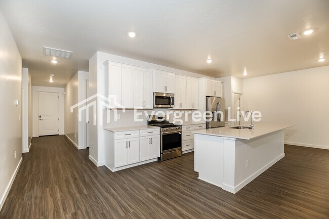 Building Photo - 214 Ravello St