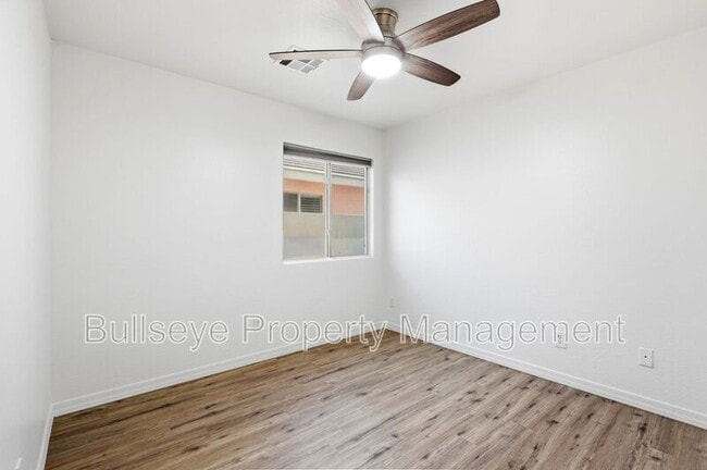 Building Photo - 21069 N Jocelyn Ln