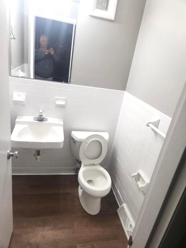 Building Photo - 425 Bryanwood Pkwy