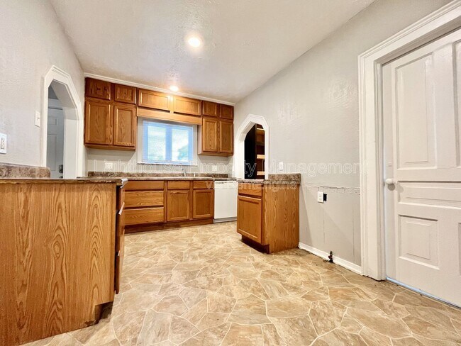 Building Photo - 429 Carrier St NE