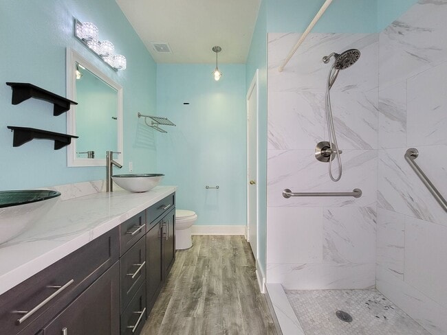 Building Photo - Welcome to this beautifully maintained home offering flexible living with 4/5 spacious bedrooms a...