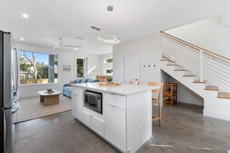 Building Photo - 2 Sanchez Cove