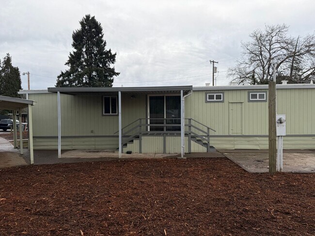 Building Photo - Updated 3 bedroom 2 bathroom house in Springfield!