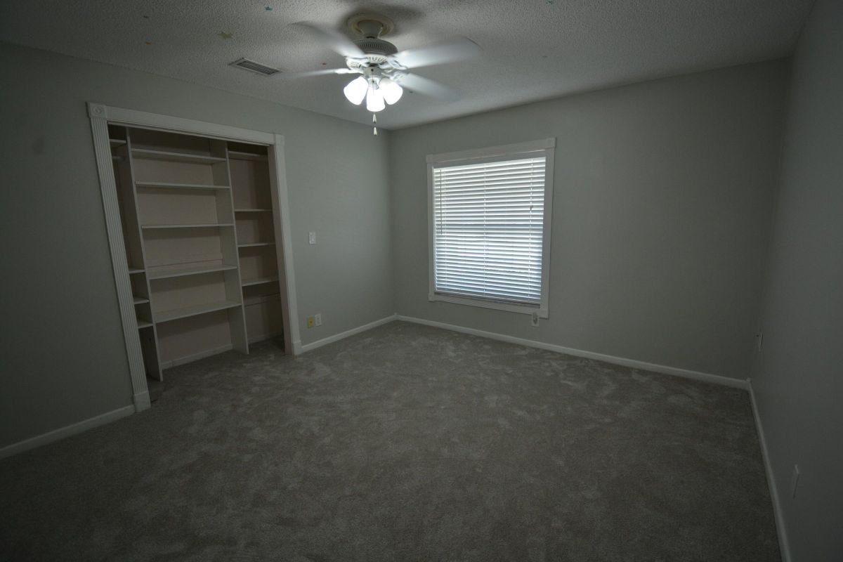 Building Photo - 1379 Pinetta Cir