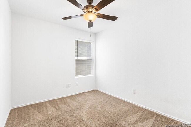 Building Photo - Charming Home Awaits: Spacious & Modern Living in a Prime Location