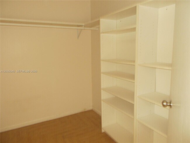 Building Photo - 1400 SW 124th Terrace