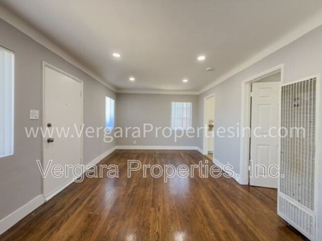 Building Photo - 12138 York Ave