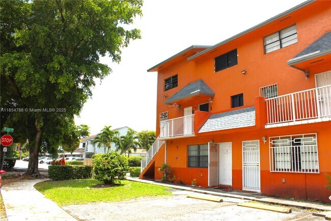 Building Photo - 2260 W 55th St