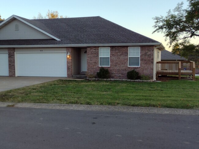 Primary Photo - 610 Nelson Dr