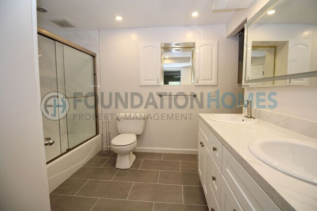 Building Photo - 93 Live Oak Ave
