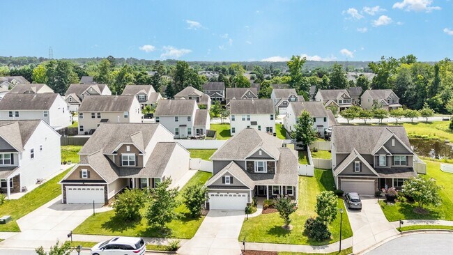 Building Photo - Beautiful 4/3 in High Point
