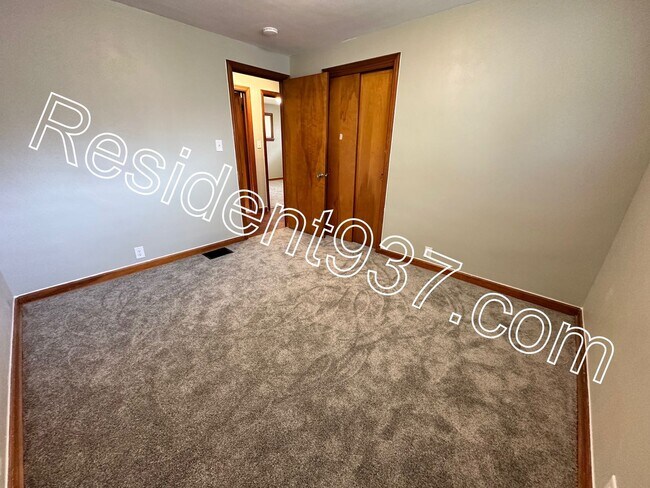 Building Photo - 3 Bed 1 Bath Home