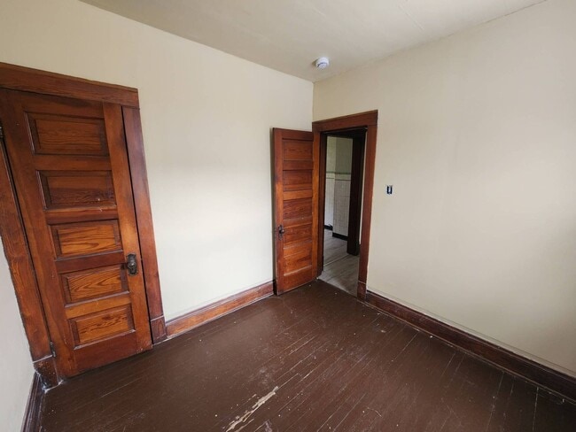 Building Photo - 2954 E 67th St