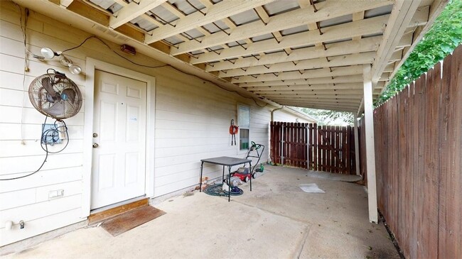 Building Photo - 609 Townplace Dr
