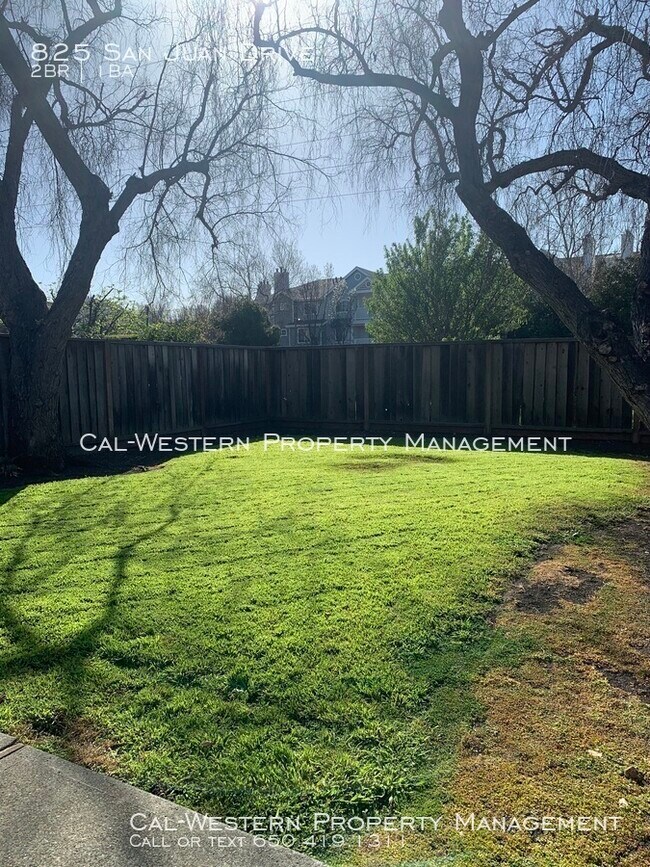 Building Photo - 825 San Juan Dr