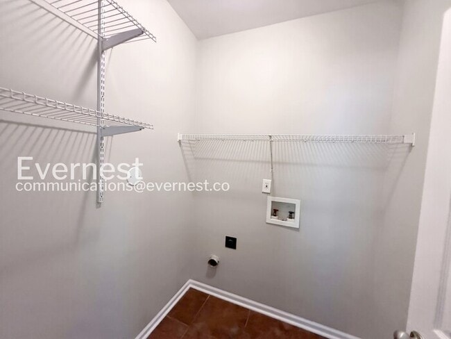 Building Photo - 3-Bed/2-Bath Home with Fenced Yard/Available Now!
