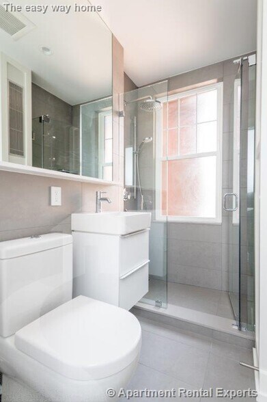 Building Photo - 16 Forest St