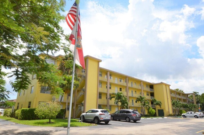 Building Photo - 9949 Sandalfoot Blvd