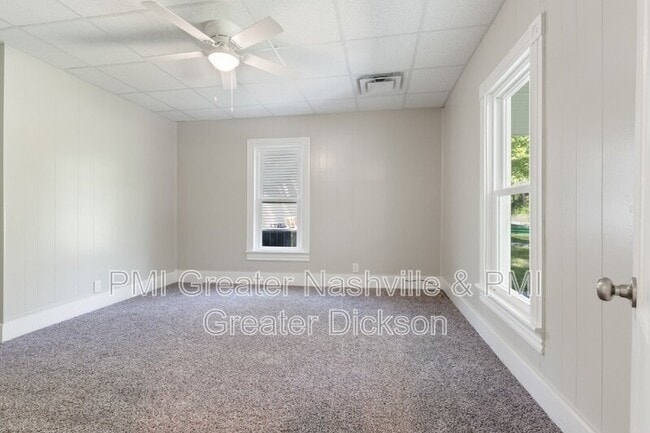 Building Photo - 300 W Railroad St