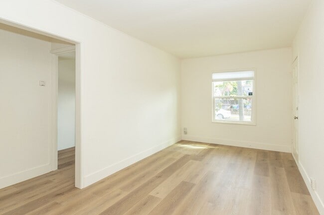 Building Photo - **REDUCED SECURITY DEPOSIT** Refreshed 2 Bed /1 Bath Pacific Beach Duplex Near the Ocean & Bay!