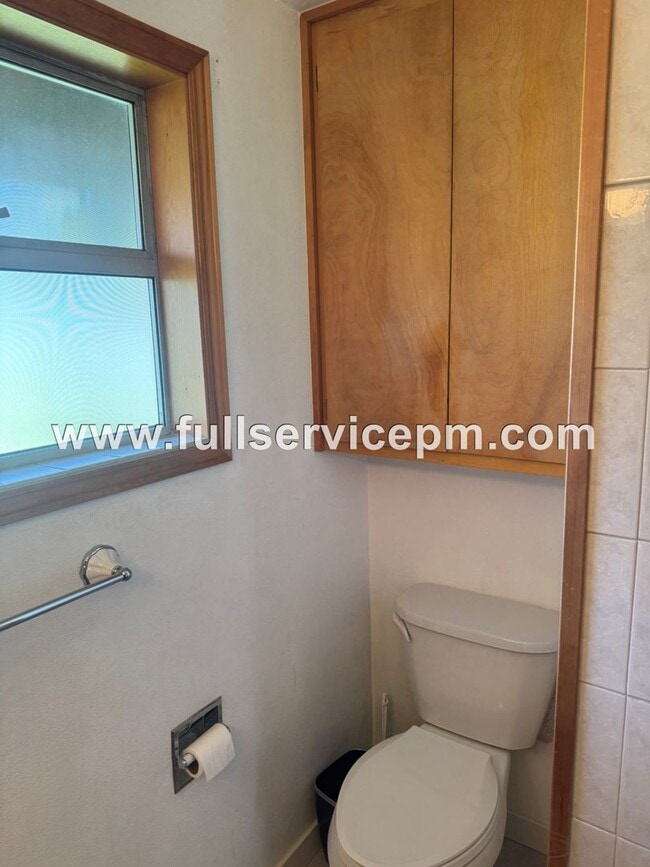 Building Photo - Charming house in downtown Snohomish