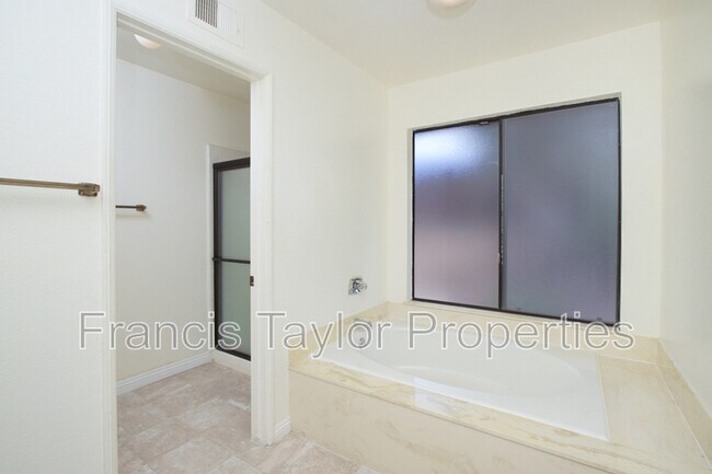 Building Photo - 3209 Avenida Hacienda