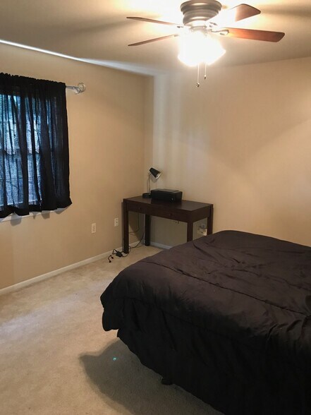 Bedroom 1 - 1124 Appletree Ln