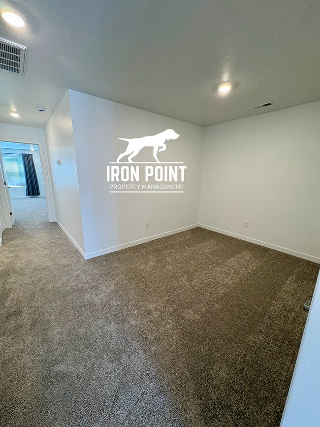 Building Photo - 4237 W Flint Dr