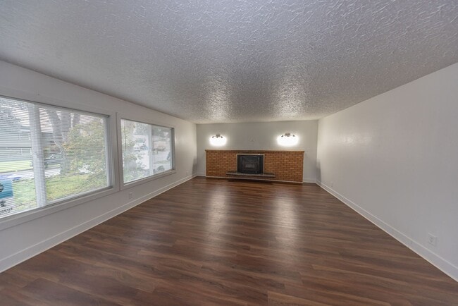 Building Photo - Updated 3 Bed, 2 Bath Home with RV/Trailer Parking – 1,962 Sq Ft, No HOA