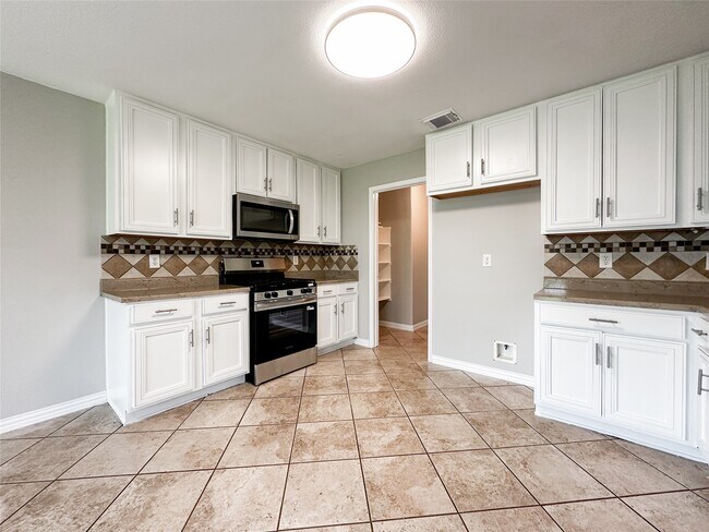 Building Photo - 5739 Westminster Village Dr