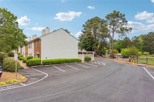 Building Photo - 102 Holcomb Ferry Rd